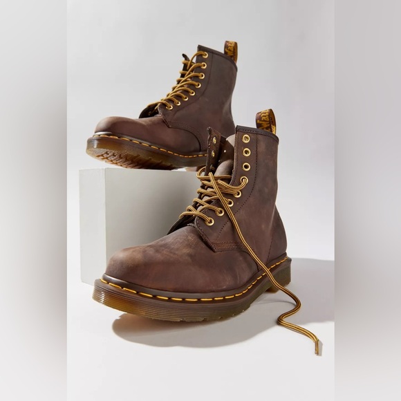 Urban Outfitters Dr. Martens 1460 11822 Crazy Horse Leather Boot - Picture 1 of 9